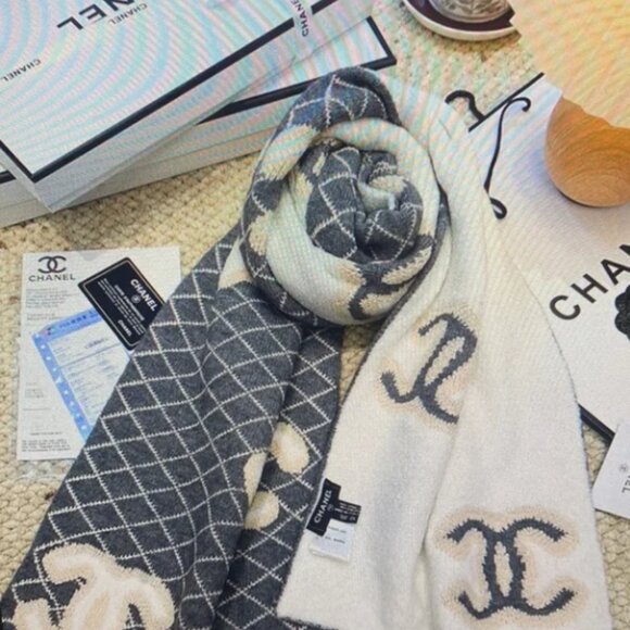 Chanel Diamond-Patterned Cashmere Scarf - Picture 2 of 7